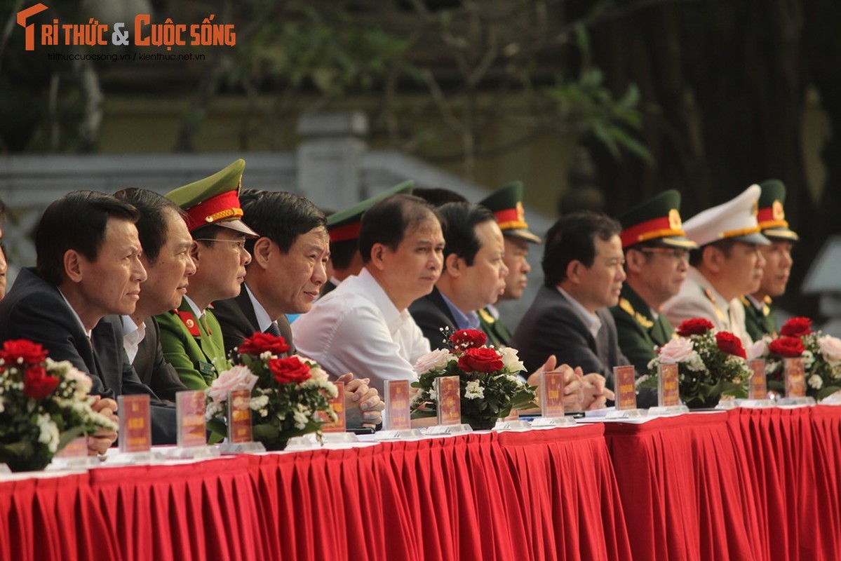 Khoanh khac nguoi than bin rin tien tan binh nhap ngu o Ha Noi