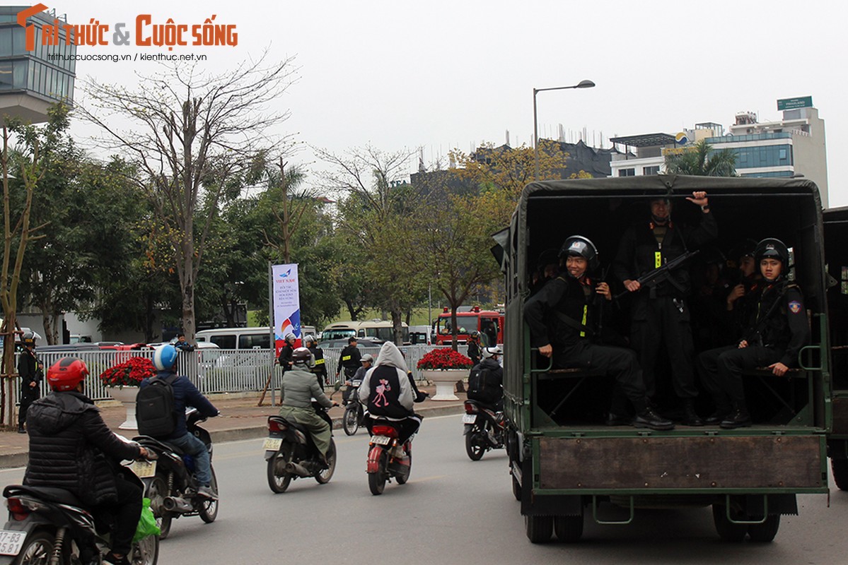 Chu tich Kim Jong-un dang den Ha Noi, an ninh duoc that chat tuyet doi-Hinh-8