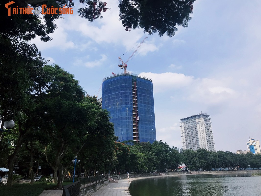 Soi du an khach san Ha Noi Golden Lake duoc dat vang sau 10 nam “dap chieu”