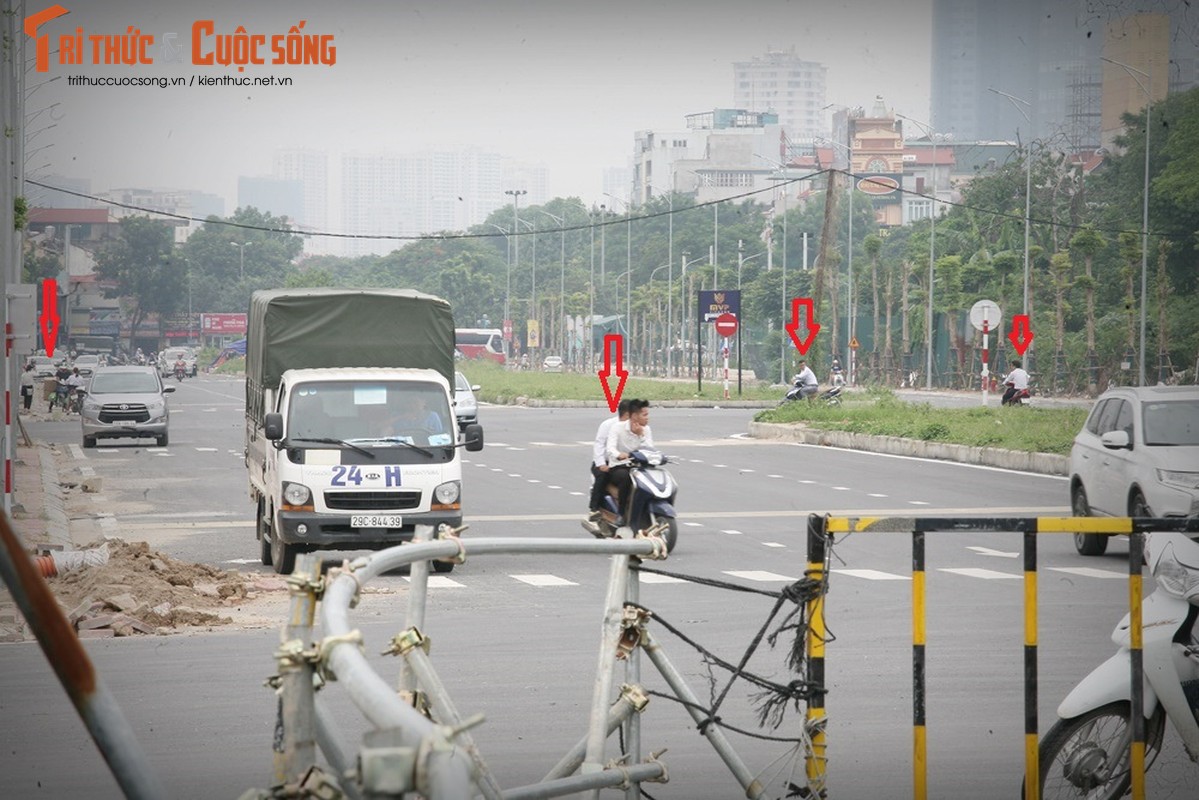 Ha Noi: Co dat san khach nhon nhip tren duong Nguyen Van Huyen 