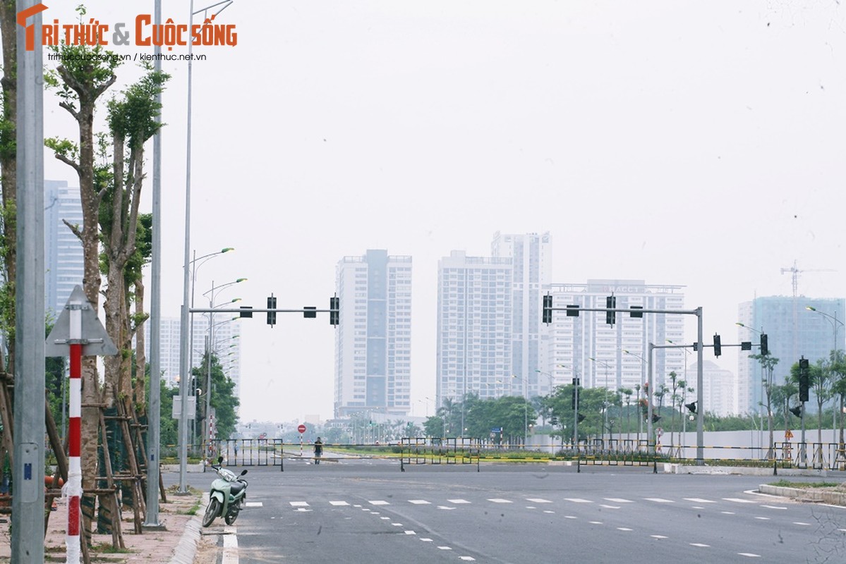 Ha Noi: Co dat san khach nhon nhip tren duong Nguyen Van Huyen 