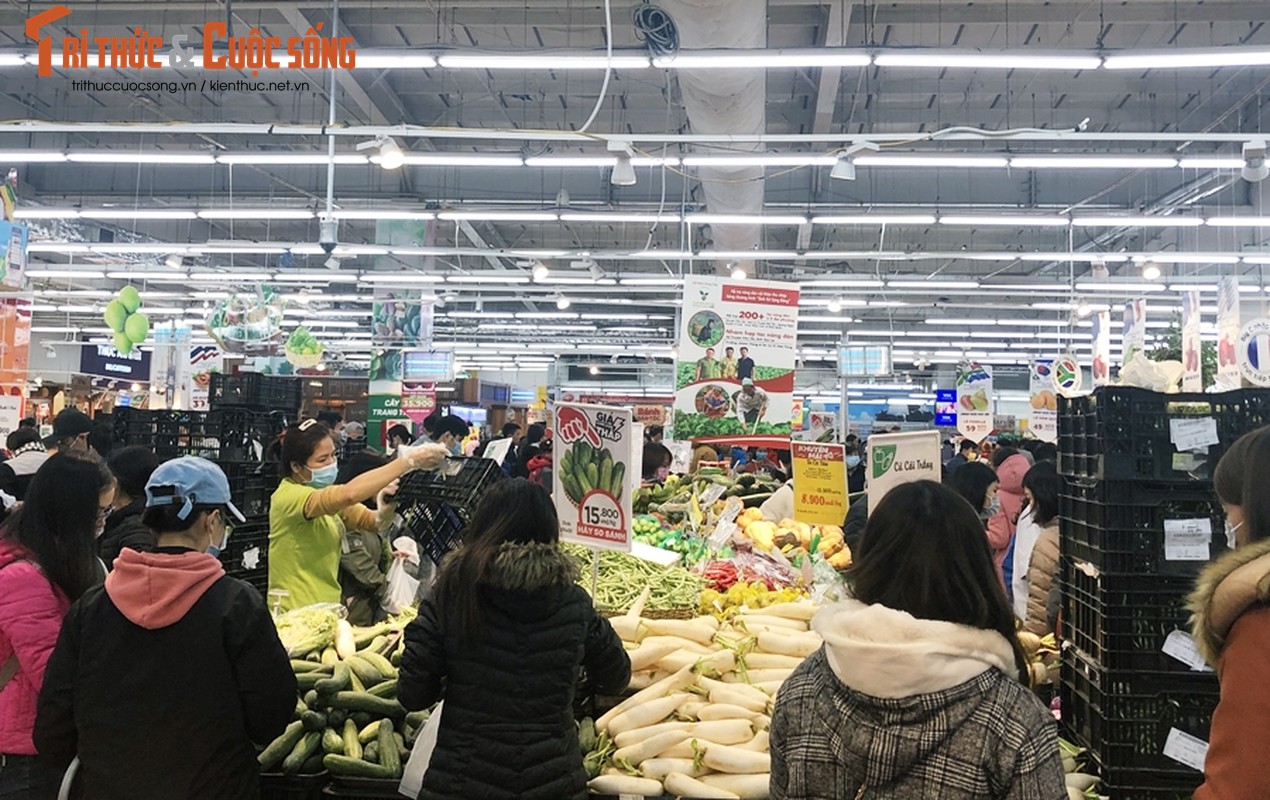 Chen nhau mua rau cu qua o sieu thi Ha Noi 