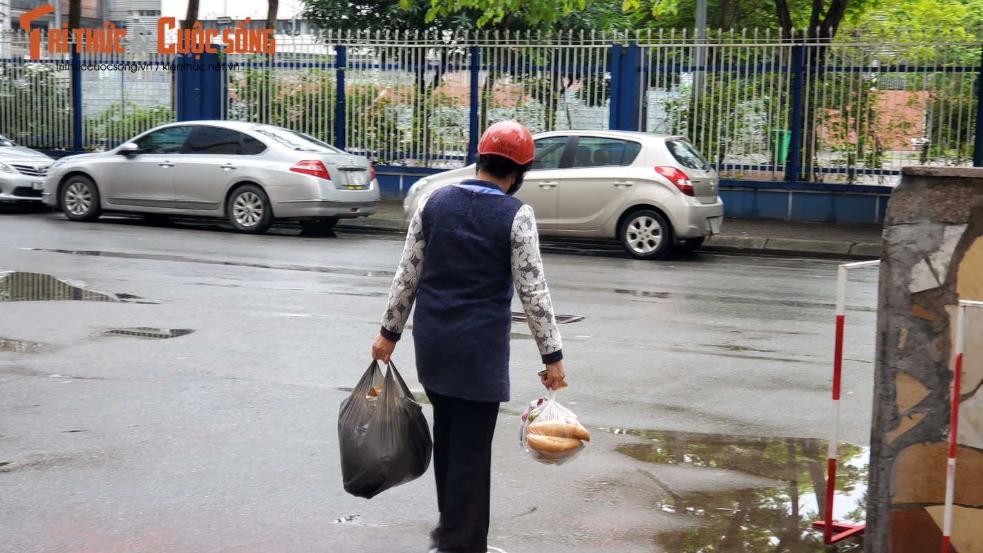 “Sieu thi 0 dong” dau tien o Ha Noi tang nguoi ngheo giua tam bao COVID-19-Hinh-13