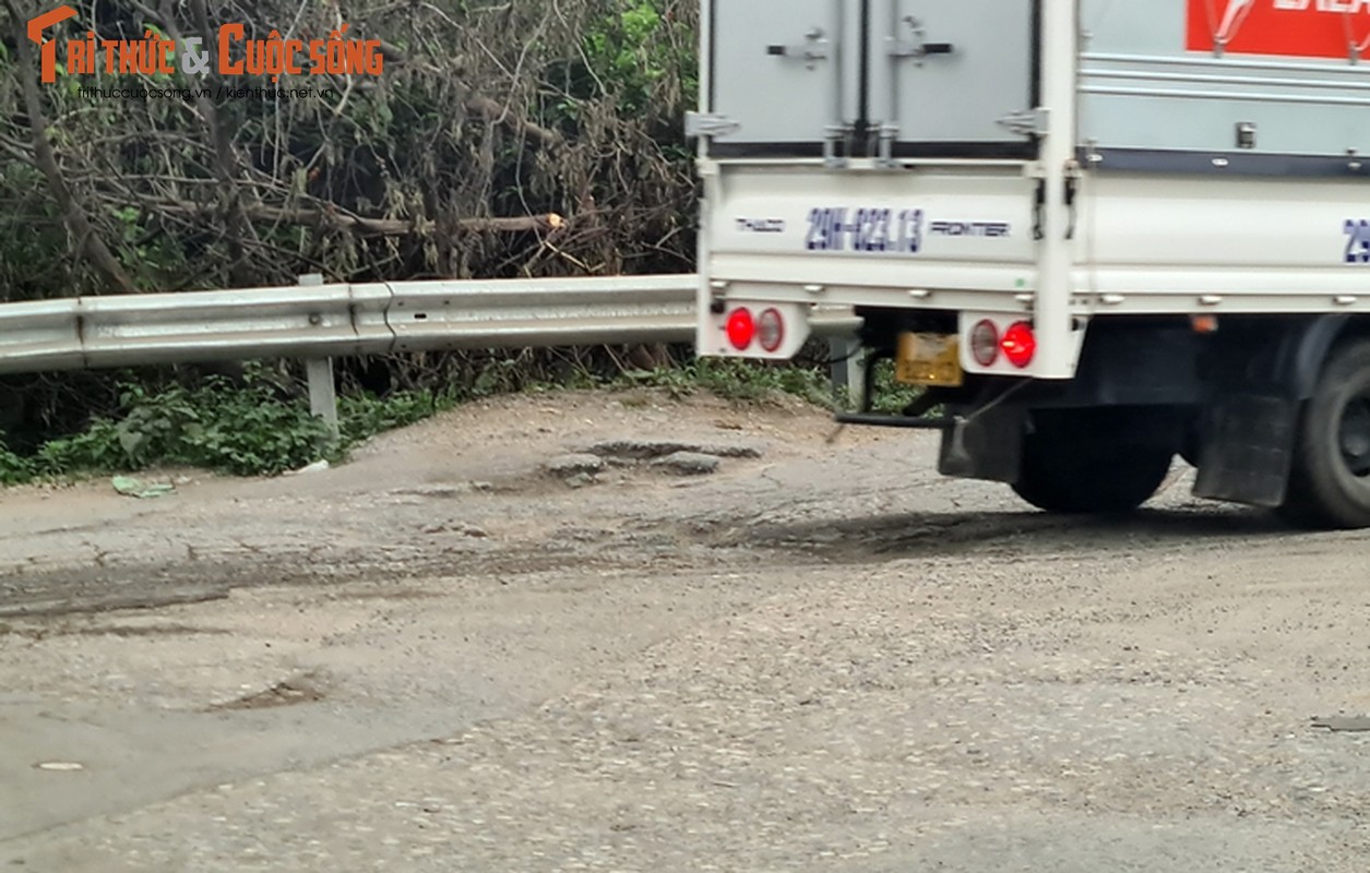 Ha Noi: Binh doan xe nghi qua tai chay vao duong cam, “cay nat” de Nguyen Khoai-Hinh-11