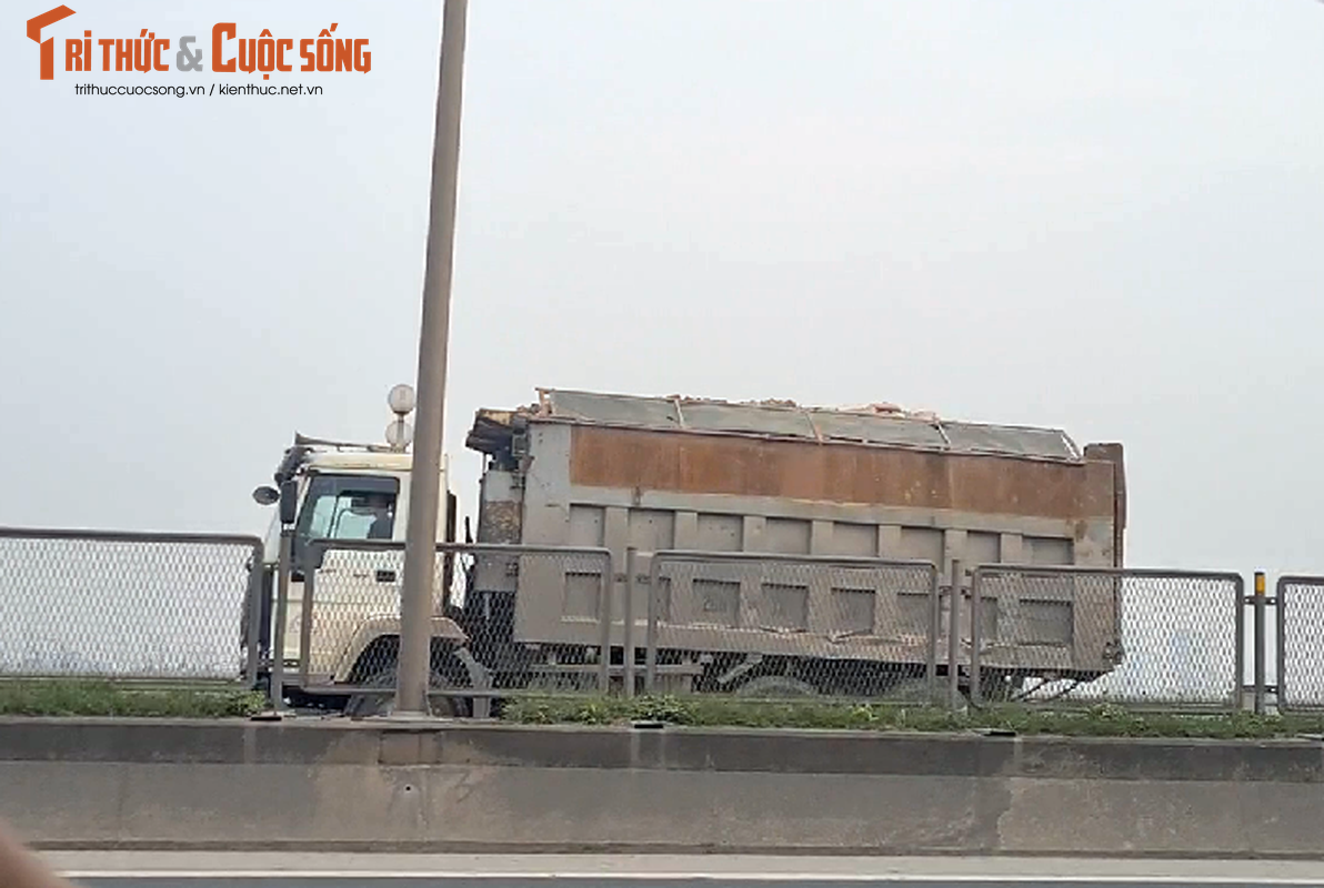 Ha Noi: Binh doan xe nghi qua tai chay vao duong cam, “cay nat” de Nguyen Khoai-Hinh-8