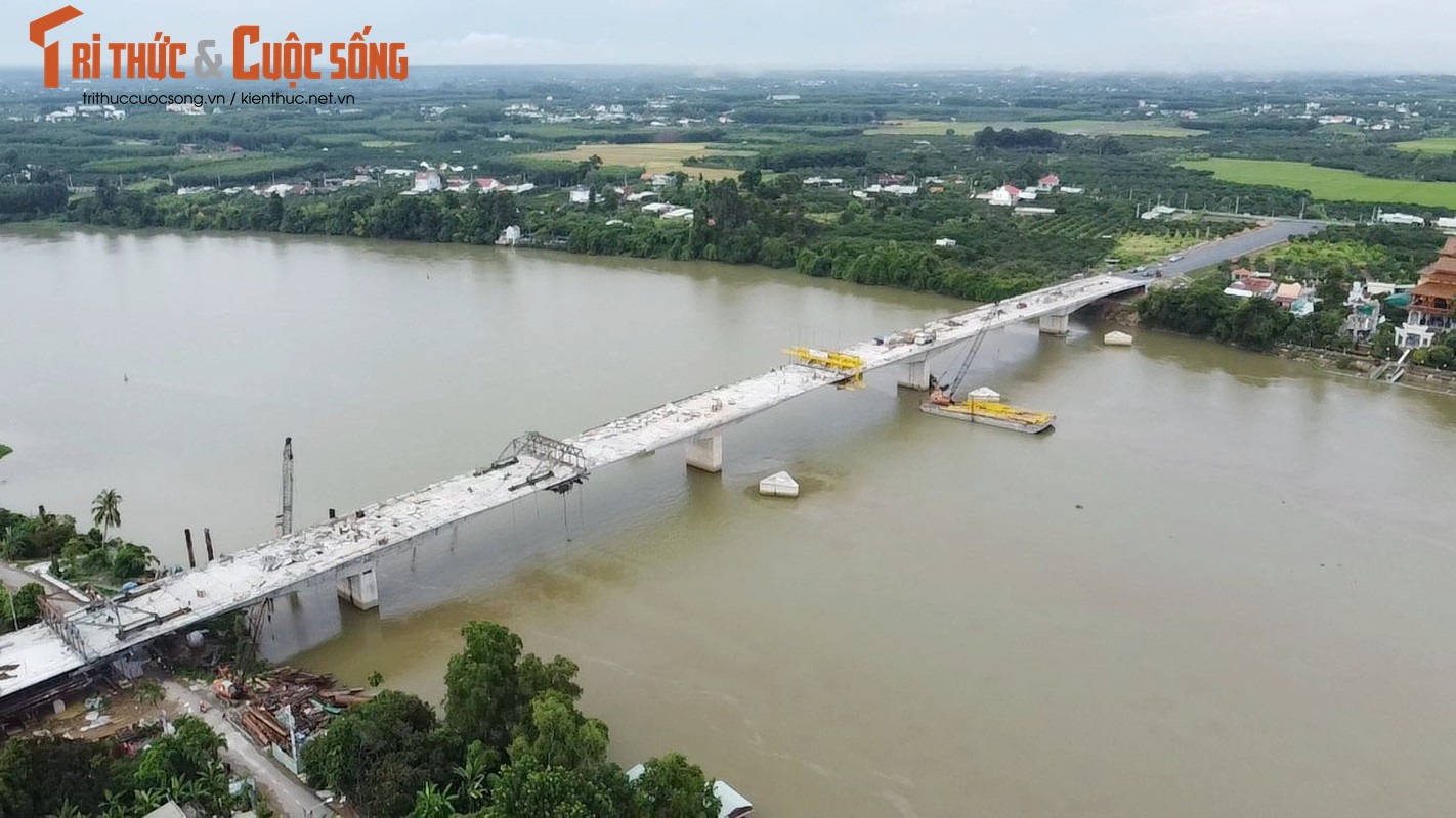 Hop Long cau Bach Dang 2, noi Dong Nai va Binh Duong