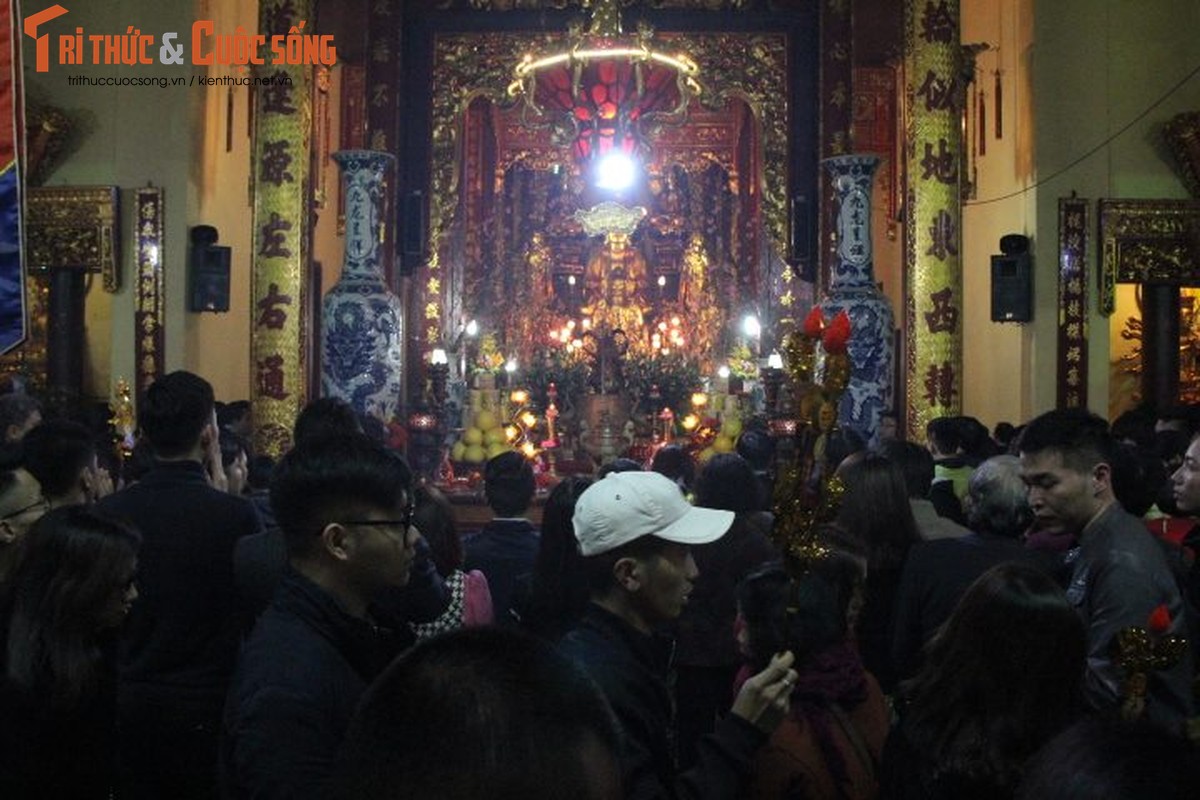 Nguoi dan Ha Noi di chua cau may sau giao thua Tet Dinh Dau-Hinh-7