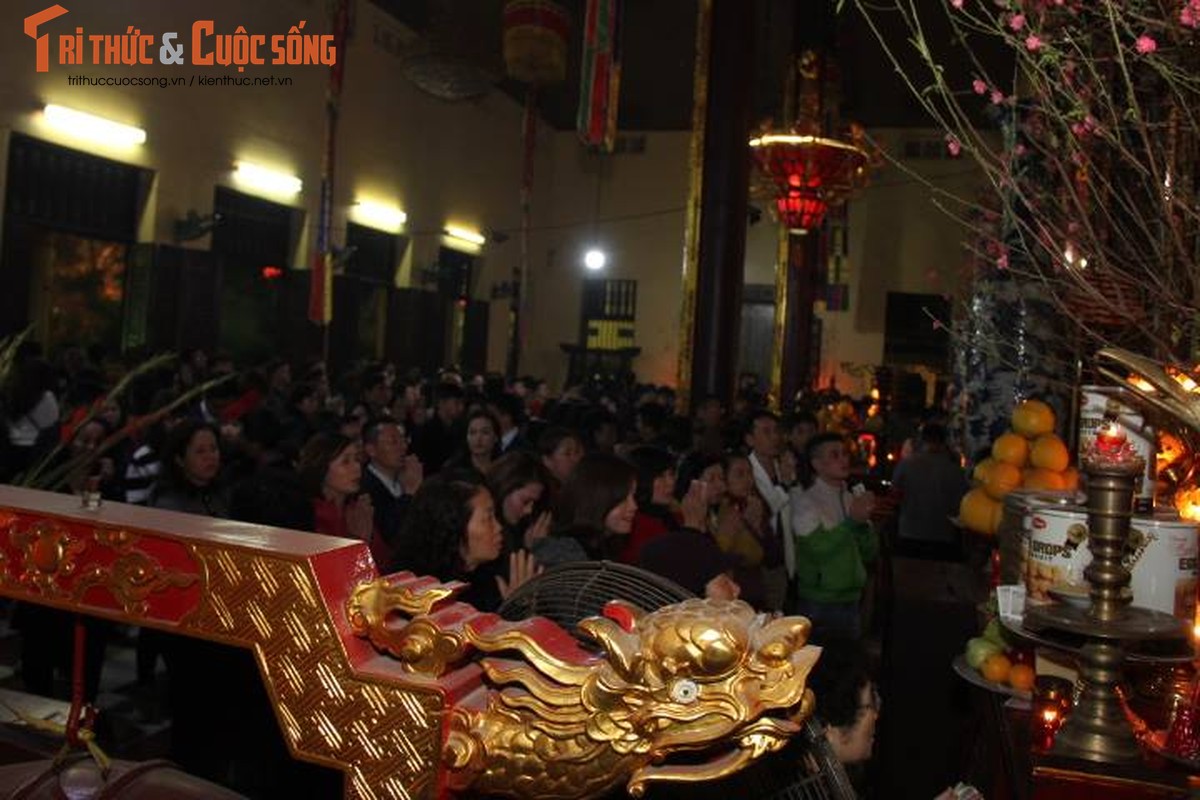 Nguoi dan Ha Noi di chua cau may sau giao thua Tet Dinh Dau-Hinh-9