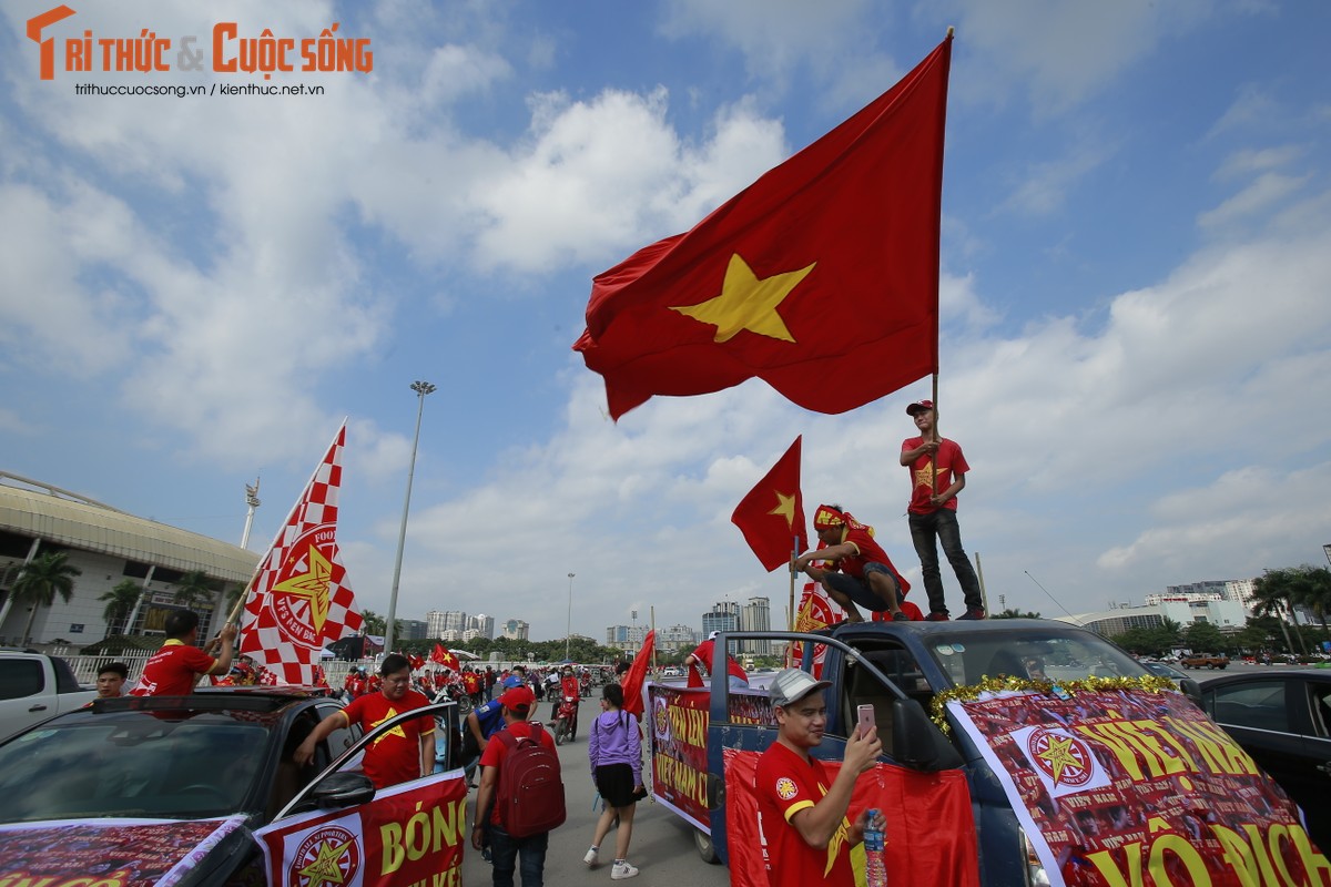 Hoi CDV dieu hanh lam nong truoc tran Viet Nam - Malaysia tai AFF Cup 2018-Hinh-2