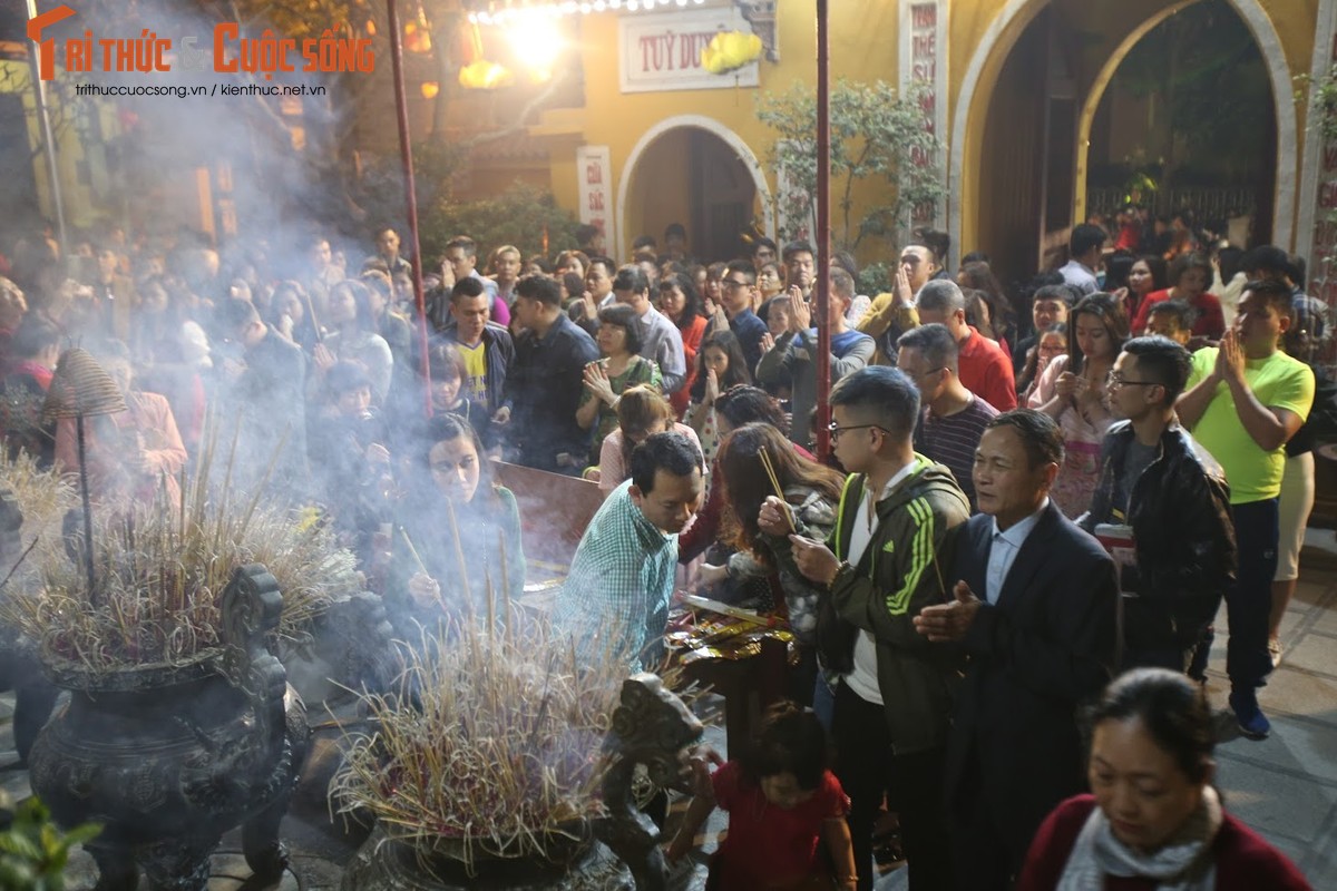 Tet Ky Hoi 2019, dan Thu do tap nap di le chua cau may