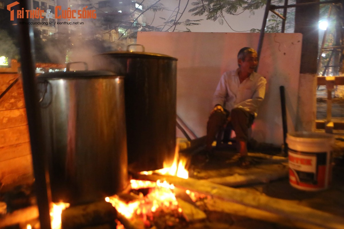 Nguoi dan Ha Noi vui thu trong banh chung cho troi sang-Hinh-3