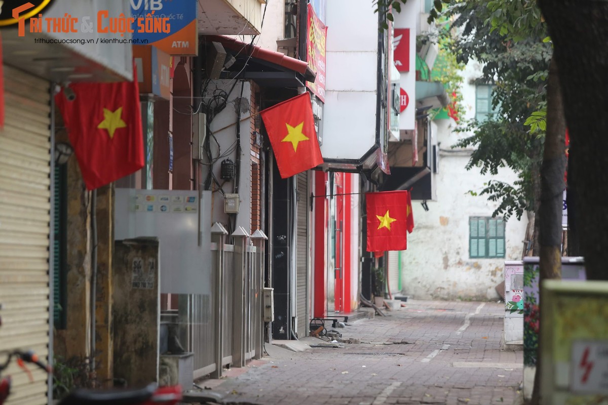 Chieu 30 Tet, Ha Noi vang lang den la thuong khien long nguoi xao xuyen-Hinh-11