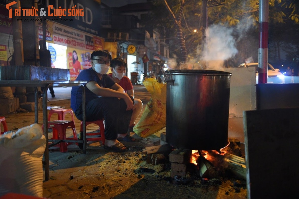 Nguoi Ha Noi “do lua” tren via he voi noi banh chung don Tet