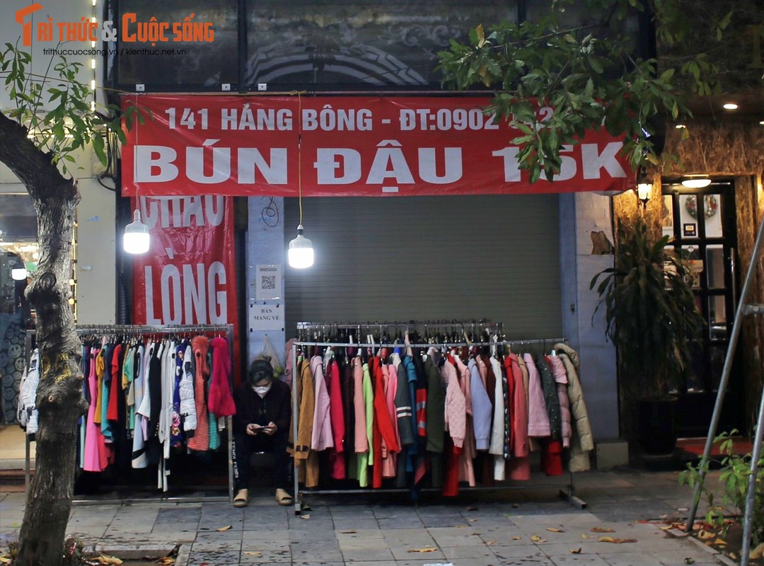 Shop quan ao xa hang, via he pho Hang Bong bi “nuot chung“-Hinh-3