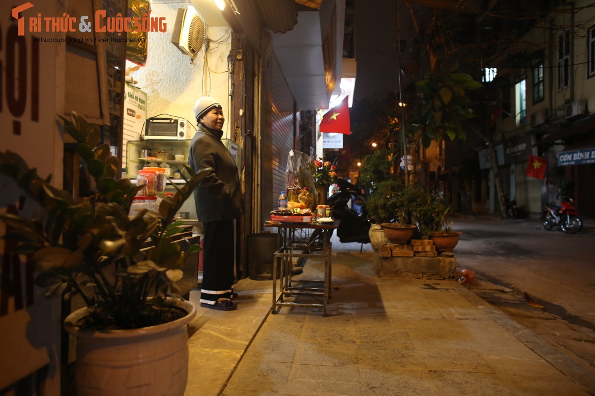 Nguoi Ha Noi lang le don giao thua khong tieng phao-Hinh-9