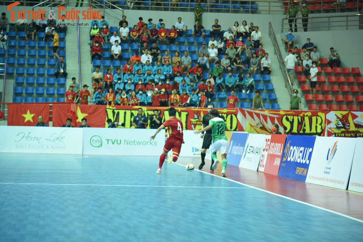 Futsal nam Viet Nam hoa dang tiec trong ngay ra quan SEA Games 31-Hinh-12