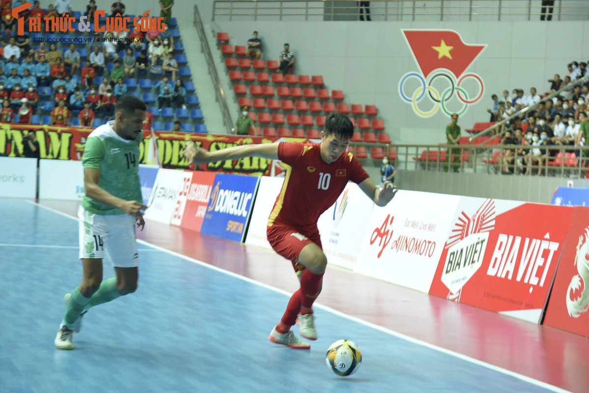Futsal nam Viet Nam hoa dang tiec trong ngay ra quan SEA Games 31-Hinh-2
