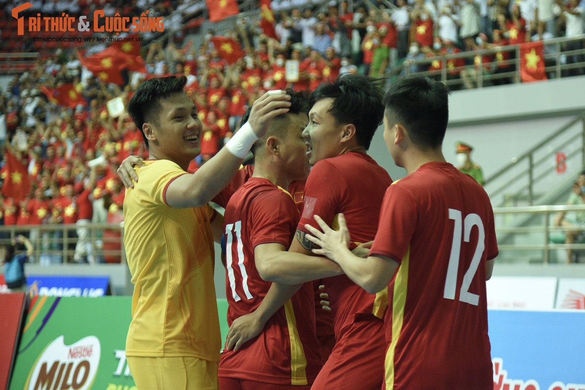 Futsal nam Viet Nam hoa dang tiec trong ngay ra quan SEA Games 31-Hinh-3