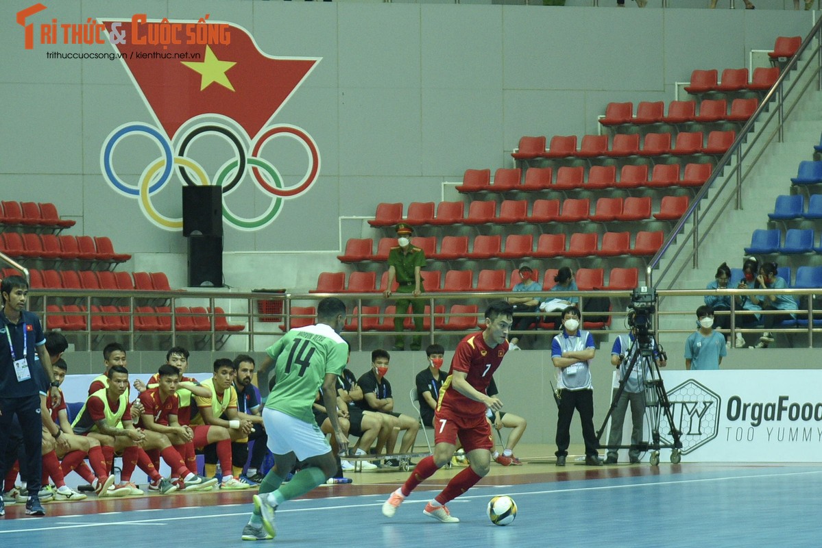 Futsal nam Viet Nam hoa dang tiec trong ngay ra quan SEA Games 31-Hinh-6