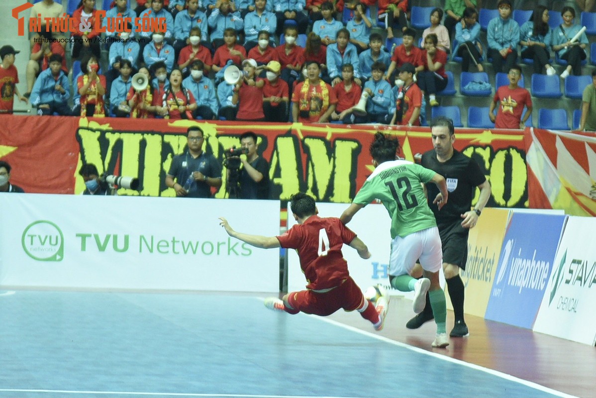Futsal nam Viet Nam hoa dang tiec trong ngay ra quan SEA Games 31-Hinh-7