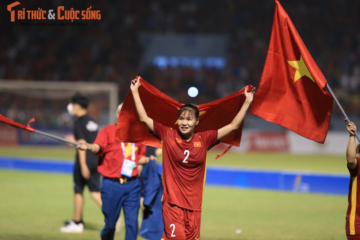 Bao ve HCV SEA Games, doi tuyen nu Viet Nam nhan thuong khung-Hinh-2