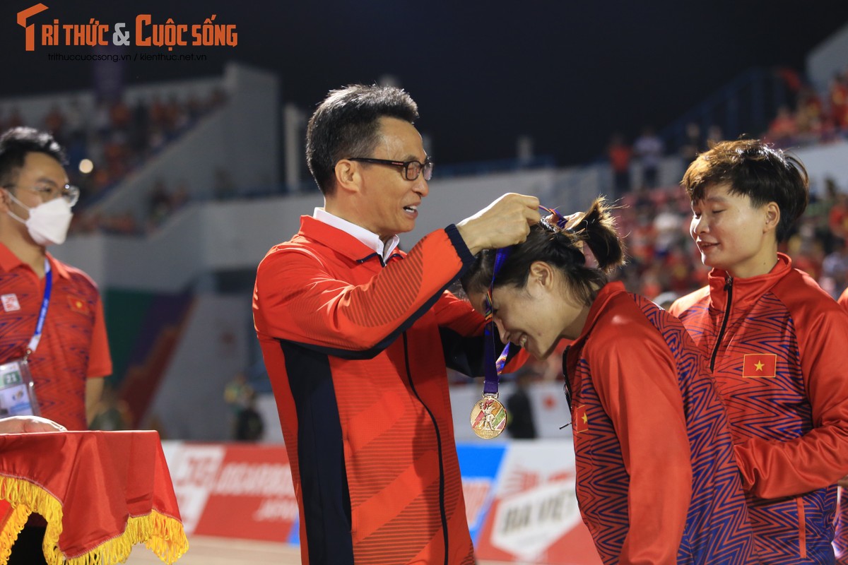 Bao ve HCV SEA Games, doi tuyen nu Viet Nam nhan thuong khung-Hinh-7