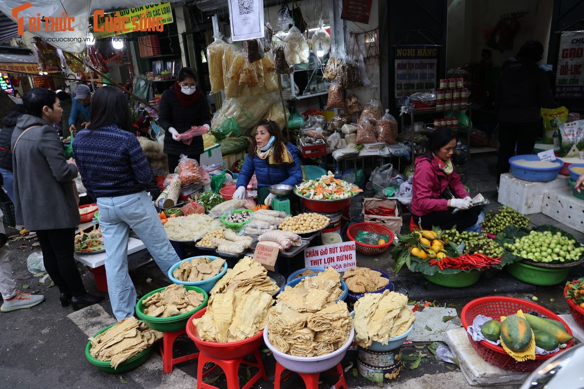 “Cho nha giau” Ha Noi tap nap nguoi mua trong ngay 30 Tet-Hinh-5