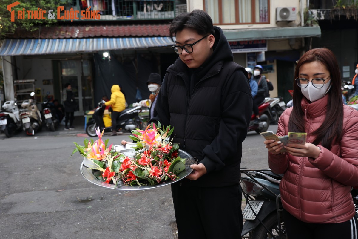 “Cho nha giau” Ha Noi tap nap nguoi mua trong ngay 30 Tet-Hinh-6