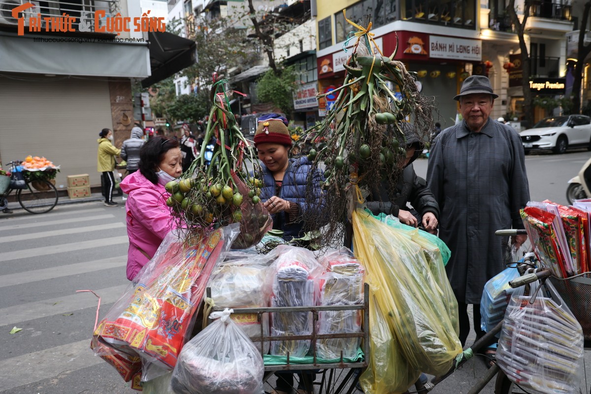 “Cho nha giau” Ha Noi tap nap nguoi mua trong ngay 30 Tet-Hinh-9