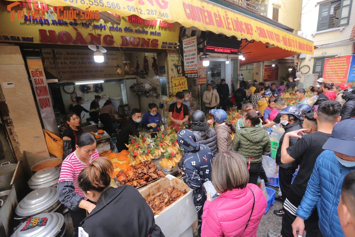 “Cho nha giau” Ha Noi tap nap nguoi mua trong ngay 30 Tet