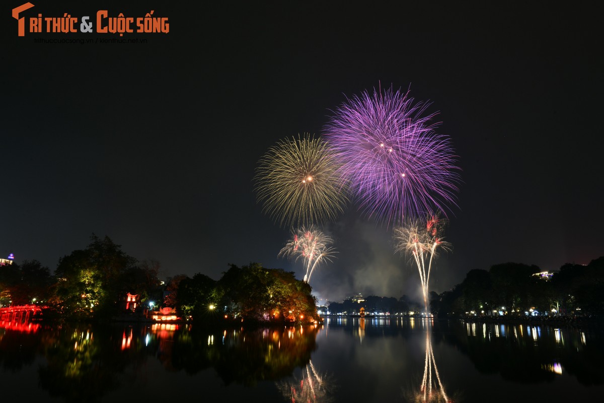 View - 	Hà Nội Mãn nhãn màn pháo hoa chào năm mới Giáp Thìn 2024