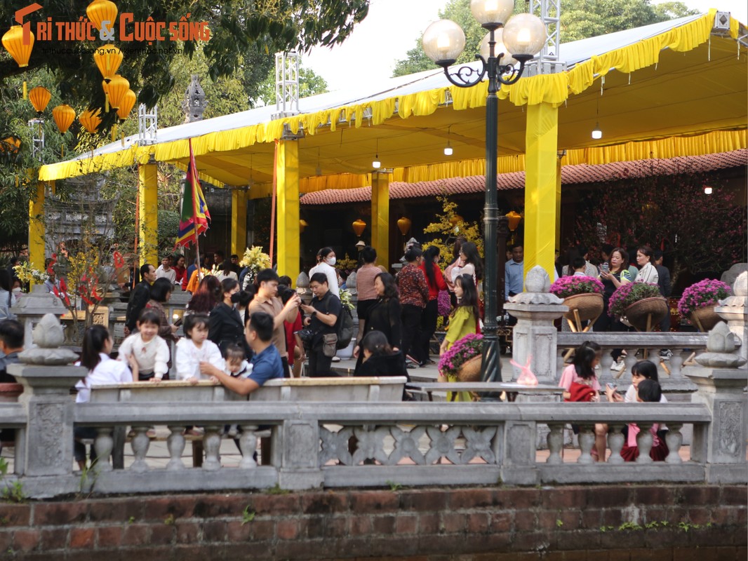 View - 	Vạn du khách đổ về Mê Linh trẩy hội đền Hai Bà Trưng