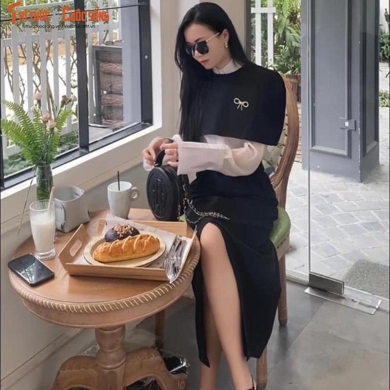 View - 	Cô giáo Gen Z gây sốt với loạt outfit lên lớp không trùng bộ nào