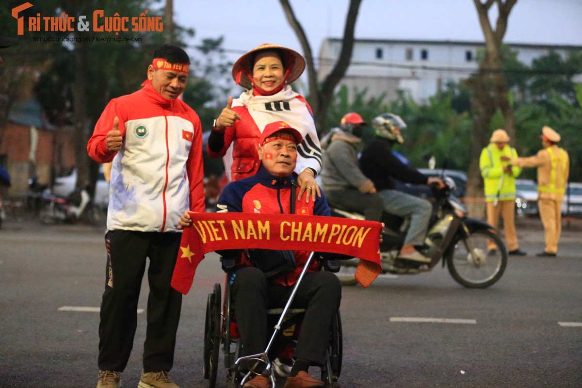 CDV doi mua ret toi co vu DT Viet Nam tai AFF Cup 2024-Hinh-3