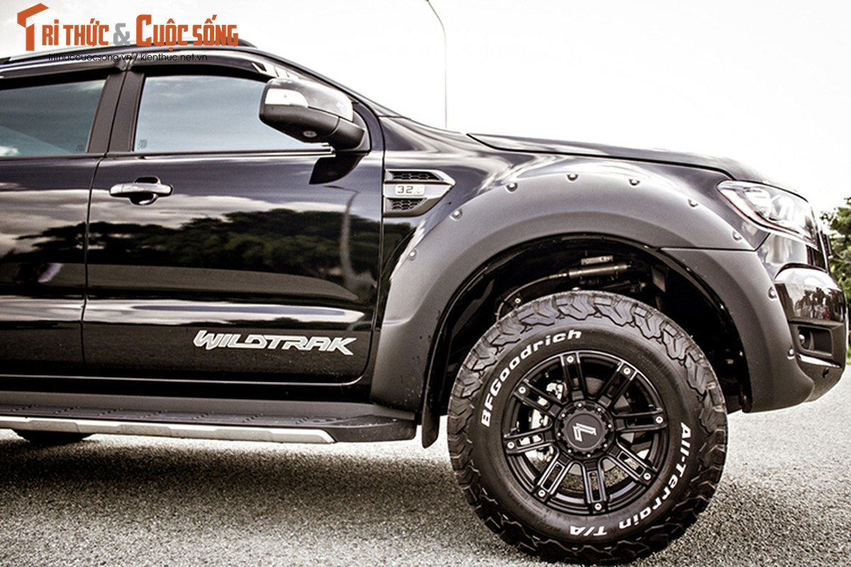 Ford Ranger Wildtrak gia 800 trieu 