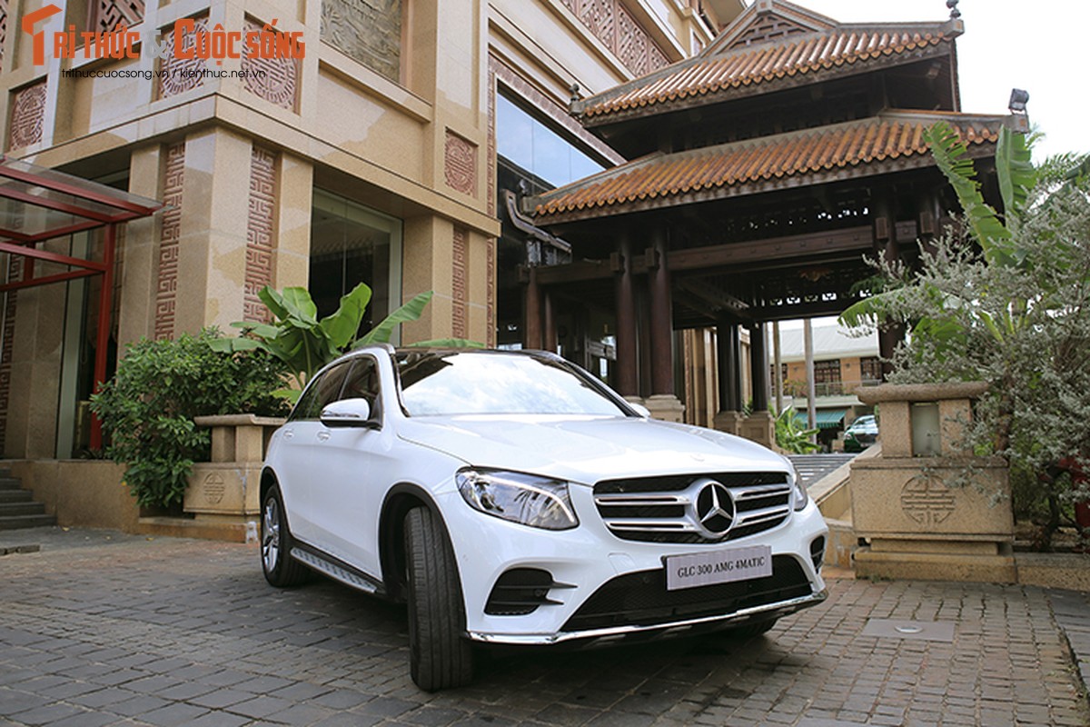 Mercedes GLC 300 gia 2,03 ty 