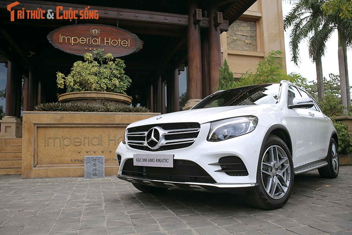 Mercedes GLC 300 gia 2,03 ty 