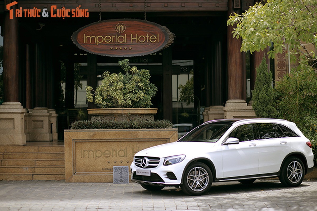 Mercedes GLC 300 gia 2,03 ty 