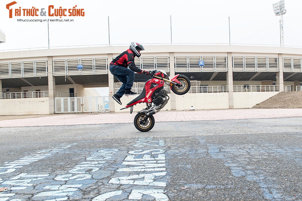 Stunter hang dau the gioi den Ha Noi day boc dau moto-Hinh-7