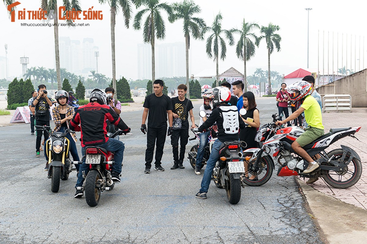 Stunter hang dau the gioi den Ha Noi day boc dau moto-Hinh-9