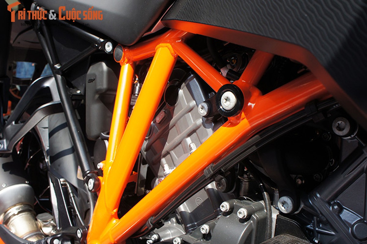 “Soi” KTM 1290 Super Duke GT gia 690 trieu dong tai VN-Hinh-8