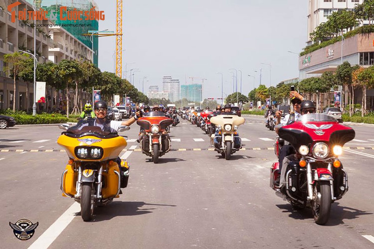 Dan choi Harley-Davidson 3 mien ram ro tien ve Sai Gon