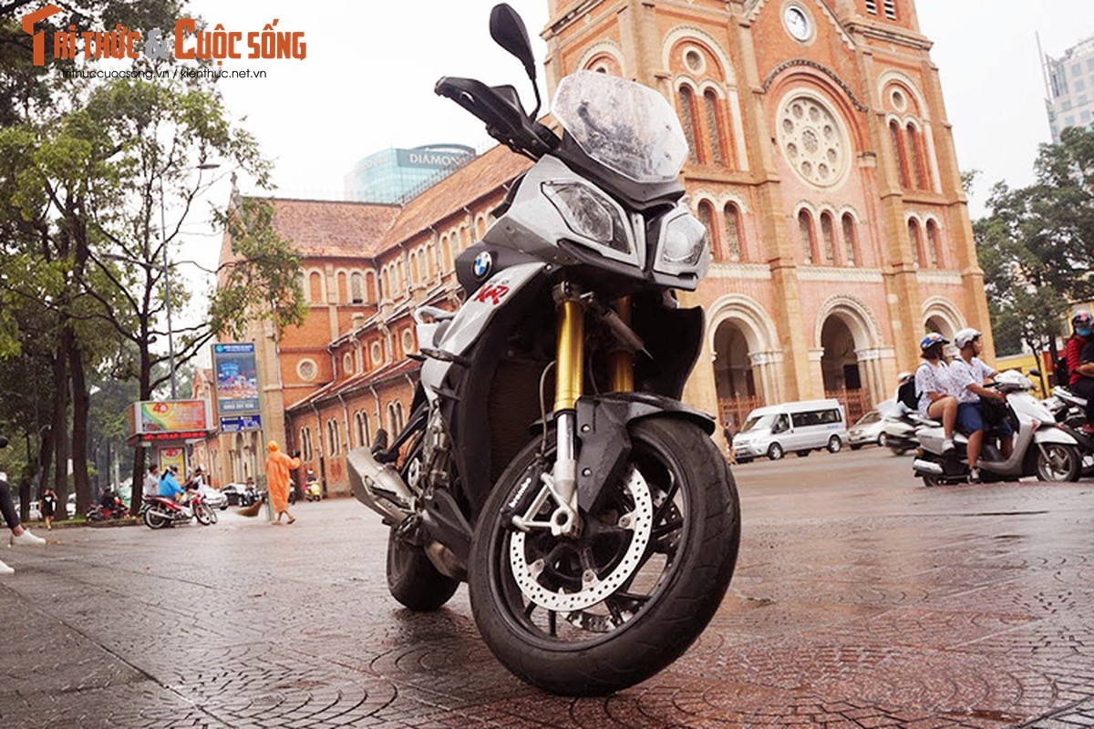 BMW S1000XR chinh hang gia hon 700 trieu tai VN-Hinh-2