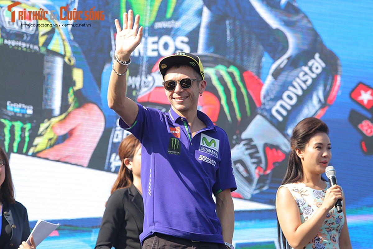 Valentino Rossi mang sieu moto Yamaha YZR-M1 den Viet Nam-Hinh-3