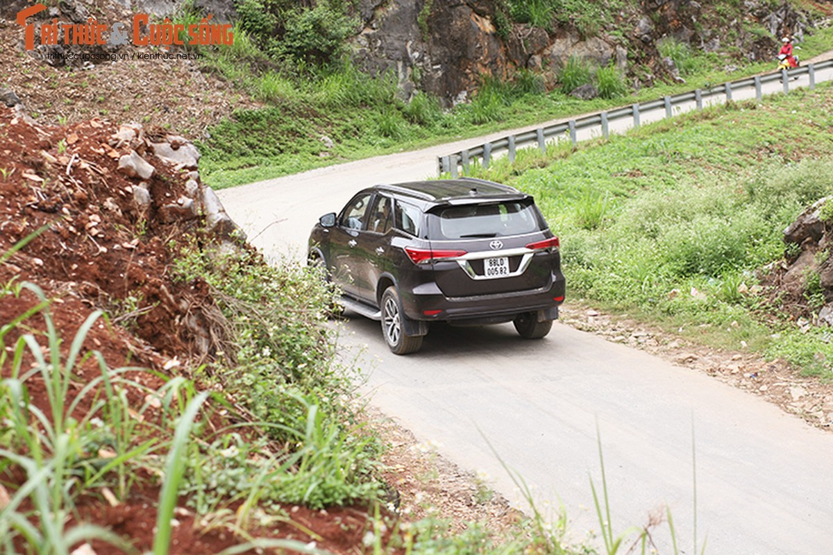 Trai nghiem SUV ban chay nhat Viet Nam - Toyota Fortuner 2017-Hinh-13