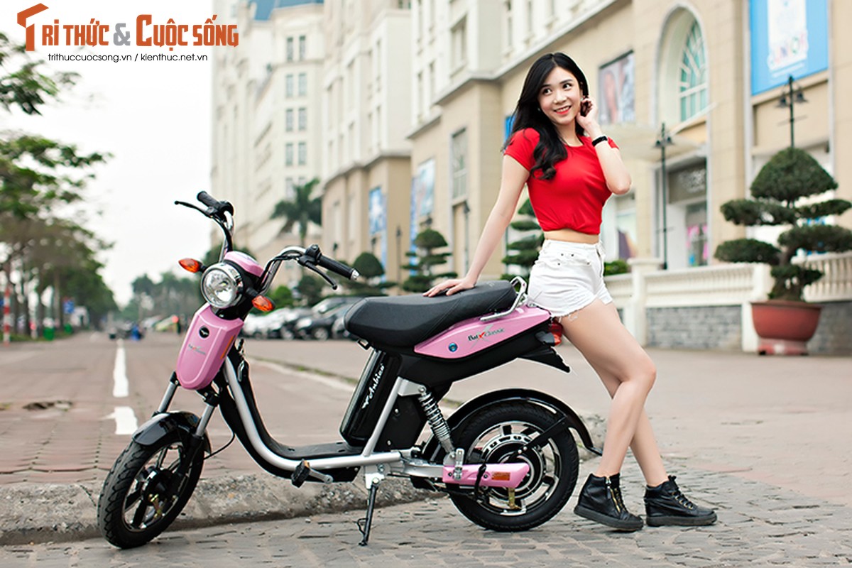 Hot girl Thanh Bi do ca tinh ben xe dien Anbico Bat-X-Hinh-7