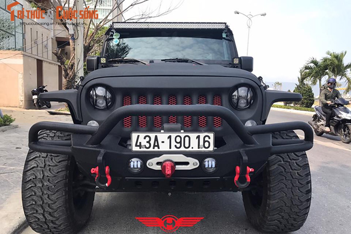 &quot;Soi&quot; Jeep Wrangler Unlimited Lifted gia 2,9 ty tai Da thanh-Hinh-12