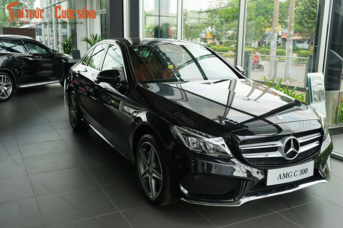 Con trai nuoi Hoai Linh tau Mercedes-Benz C300 AMG gan 2 ty-Hinh-3