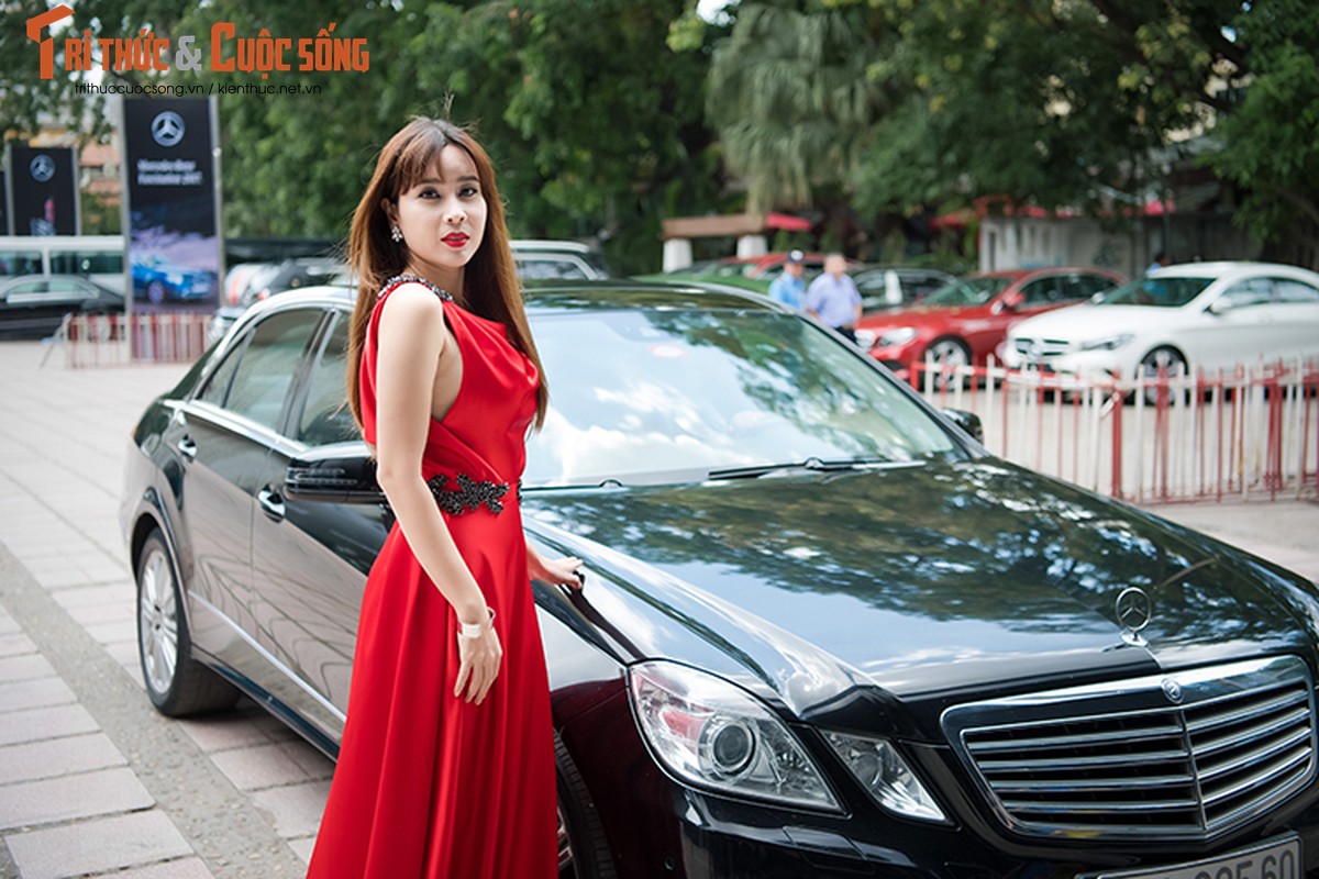 Luu Huong Giang &quot;cuoi&quot; xe sang Mercedes-Benz E200 tien ty-Hinh-3