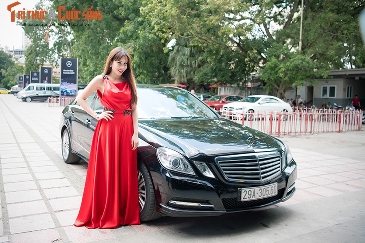 Luu Huong Giang &quot;cuoi&quot; xe sang Mercedes-Benz E200 tien ty